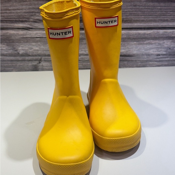 Hunter Yellow Rain Boot, Size 10 - Picture 2 of 6